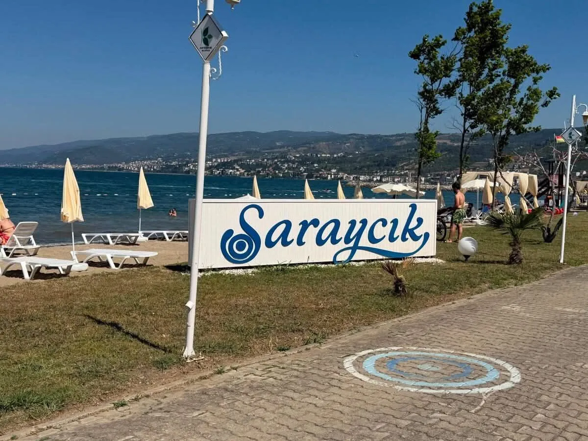 Kaytazdere’de Çifte Mavi Bayrak Gururu: Saraycık ve Saralkent Halk Plajları 2026’da da Tescillendi 1 Kaytazdere’de Çifte Mavi Bayrak Gururu: Saraycık ve Saralkent Halk Plajları 2026’da da Tescillendi