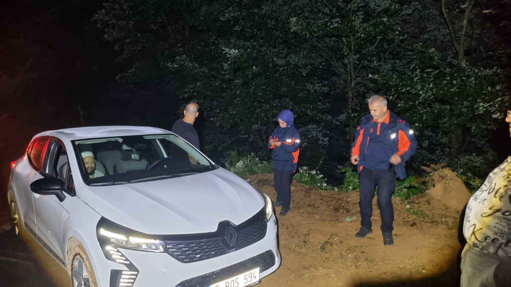 Navigasyon Hatası Ormanda Mahsur Bıraktı: Yalova’da Kaybolan Vatandaşlar AFAD Ekiplerince Kurtarıldı