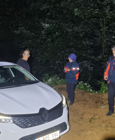 Navigasyon Hatası Ormanda Mahsur Bıraktı: Yalova’da Kaybolan Vatandaşlar AFAD Ekiplerince Kurtarıldı 7 Navigasyon Hatası Ormanda Mahsur Bıraktı: Yalova’da Kaybolan Vatandaşlar AFAD Ekiplerince Kurtarıldı