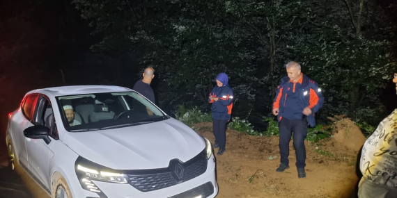 Navigasyon Hatası Ormanda Mahsur Bıraktı: Yalova’da Kaybolan Vatandaşlar AFAD Ekiplerince Kurtarıldı 12 Navigasyon Hatası Ormanda Mahsur Bıraktı: Yalova’da Kaybolan Vatandaşlar AFAD Ekiplerince Kurtarıldı