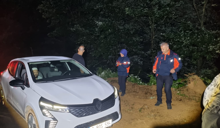 Navigasyon Hatası Ormanda Mahsur Bıraktı: Yalova’da Kaybolan Vatandaşlar AFAD Ekiplerince Kurtarıldı