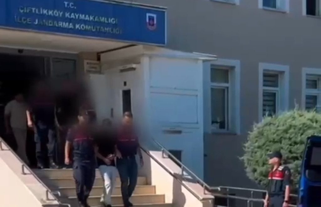 Yalova’da Uyuşturucu Operasyonu: Altınova ve Karamürsel’de Eş Zamanlı Baskın, 3 Şüpheli Tutuklandı