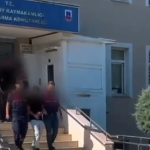 Yalova’da Uyuşturucu Operasyonu: Altınova ve Karamürsel’de Eş Zamanlı Baskın, 3 Şüpheli Tutuklandı 22 Yalova’da Uyuşturucu Operasyonu: Altınova ve Karamürsel’de Eş Zamanlı Baskın, 3 Şüpheli Tutuklandı