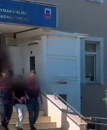 Yalova’da Uyuşturucu Operasyonu: Altınova ve Karamürsel’de Eş Zamanlı Baskın, 3 Şüpheli Tutuklandı 10 Yalova’da Uyuşturucu Operasyonu: Altınova ve Karamürsel’de Eş Zamanlı Baskın, 3 Şüpheli Tutuklandı