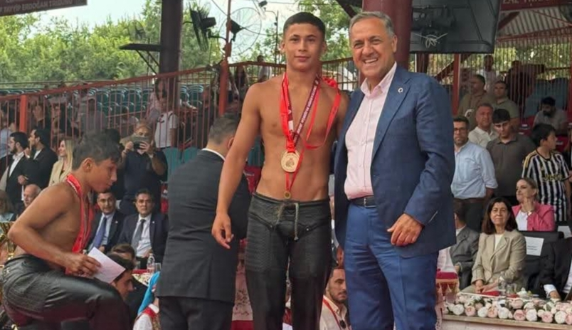Altınova Belediyespor Kırkpınar’da Tarih Yazdı: Şampiyonluk ve Büyük Başarı Yalova’ya Gurur Yaşattı 7 Altınova Belediyespor Kırkpınar’da Tarih Yazdı: Şampiyonluk ve Büyük Başarı Yalova’ya Gurur Yaşattı