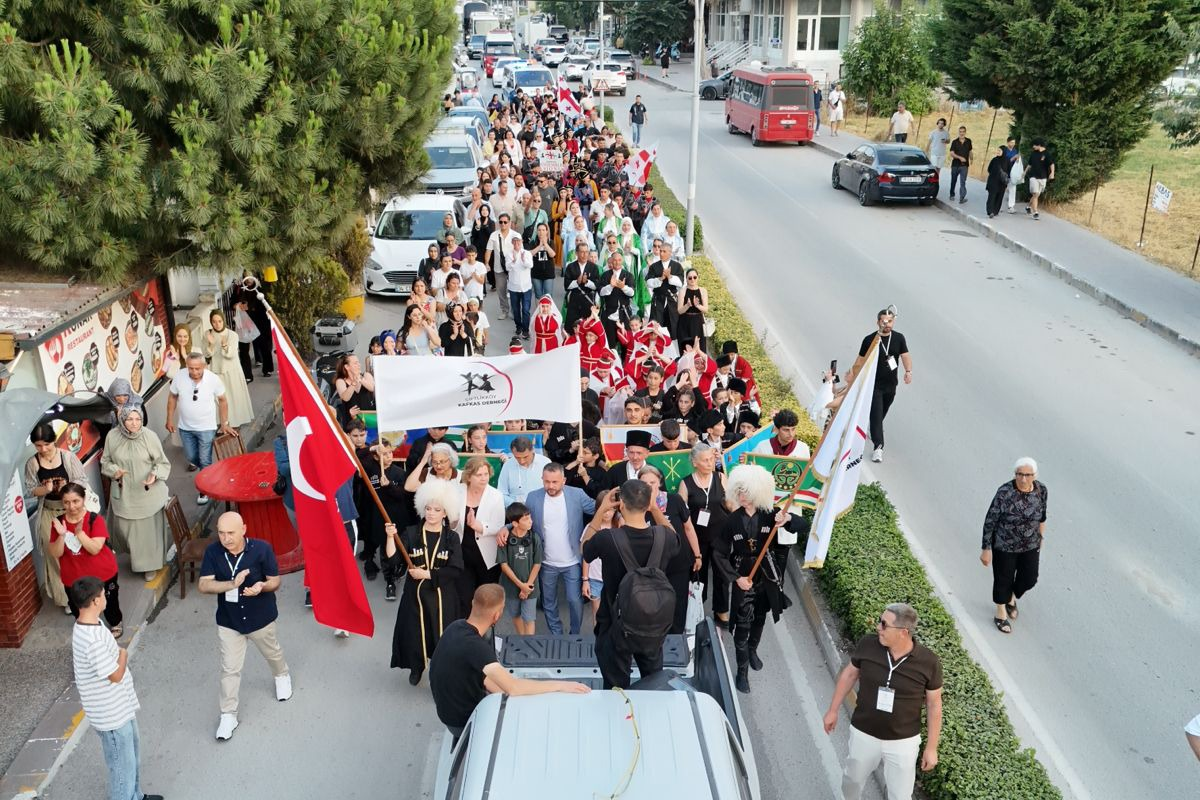 Çiftlikköy’de Kafkas Halk Dansları Festivali Coşkusu: Kafkas Şöleni Renkli Gösterilerle Sona Erdi 6 Çiftlikköy’de Kafkas Halk Dansları Festivali Coşkusu: Kafkas Şöleni Renkli Gösterilerle Sona Erdi