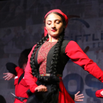 Çiftlikköy’de Kafkas Halk Dansları Festivali Coşkusu: Kafkas Şöleni Renkli Gösterilerle Sona Erdi 21 Çiftlikköy’de Kafkas Halk Dansları Festivali Coşkusu: Kafkas Şöleni Renkli Gösterilerle Sona Erdi