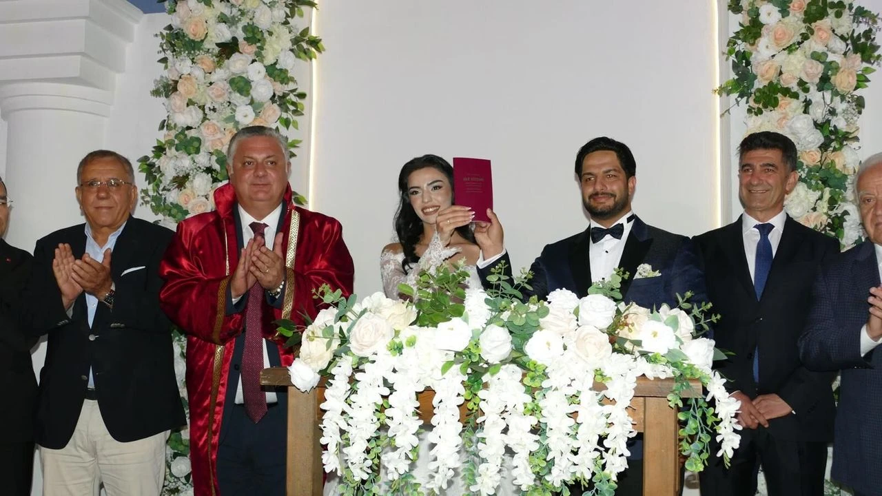 Merve Tuma ve Can Tutuğ Dünyaevine Girdi: Yalova’da Üç Bin Kişilik Muhteşem Düğün 3 Merve Tuma ve Can Tutuğ Dünyaevine Girdi: Yalova’da Bin Kişilik Muhteşem Düğün