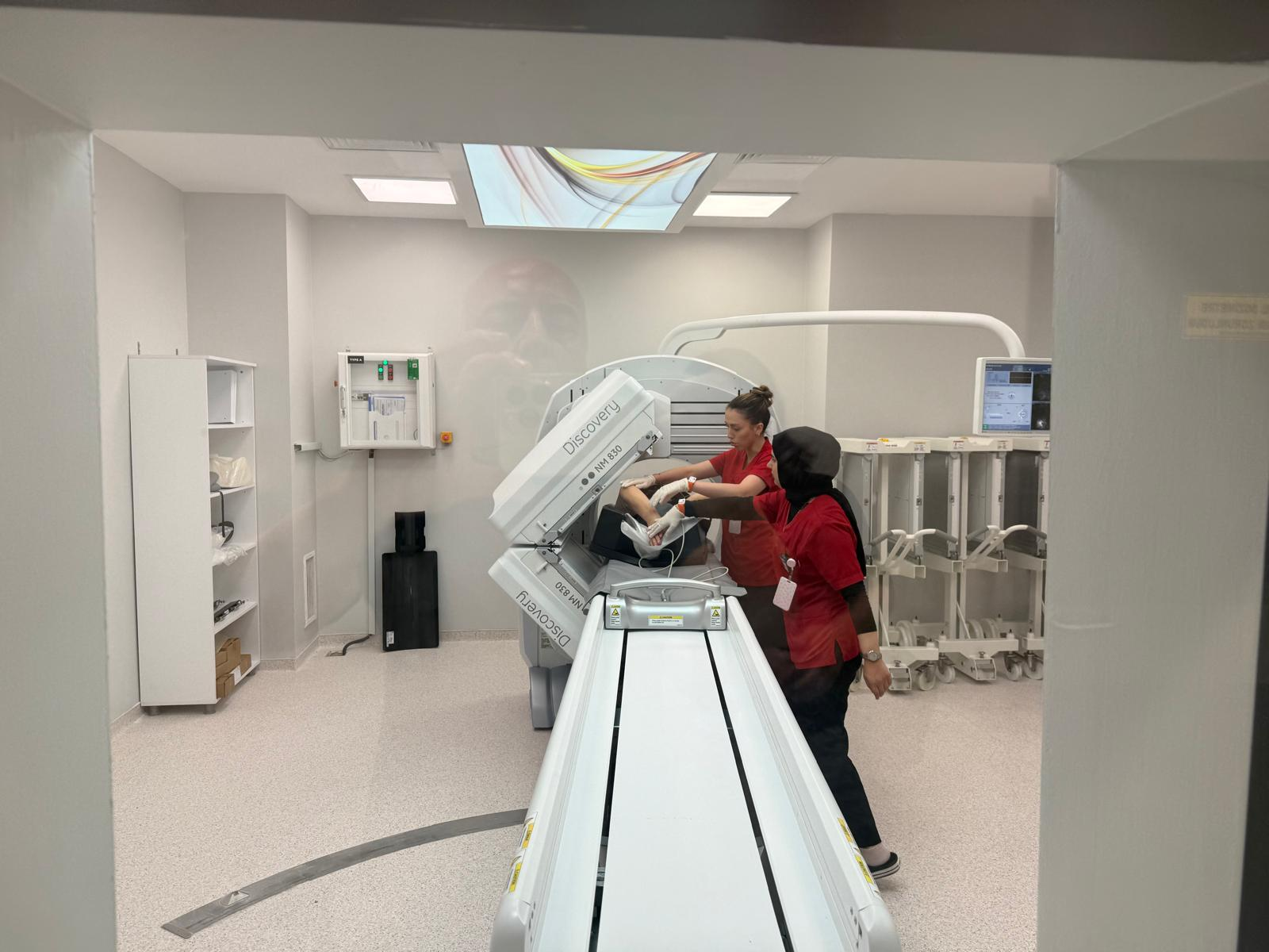 Yalova Eğitim ve Araştırma Hastanesi’nde Nükleer Tıp Dönemi: Hastalar Artık İl Dışına Sevk Edilmeyecek 6 Yalova Eğitim ve Araştırma Hastanesi’nde Nükleer Tıp Dönemi: Hastalar Artık İl Dışına Sevk Edilmeyecek