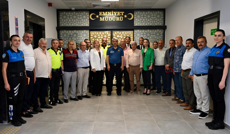 Yalova’da Güvenlik Masaya Yatırıldı: İl Emniyet Müdürü Yılmaz Delen Muhtarlarla Bir Araya Geldi 6 Yalova’da Güvenlik Masaya Yatırıldı: İl Emniyet Müdürü Yılmaz Delen Muhtarlarla Bir Araya Geldi