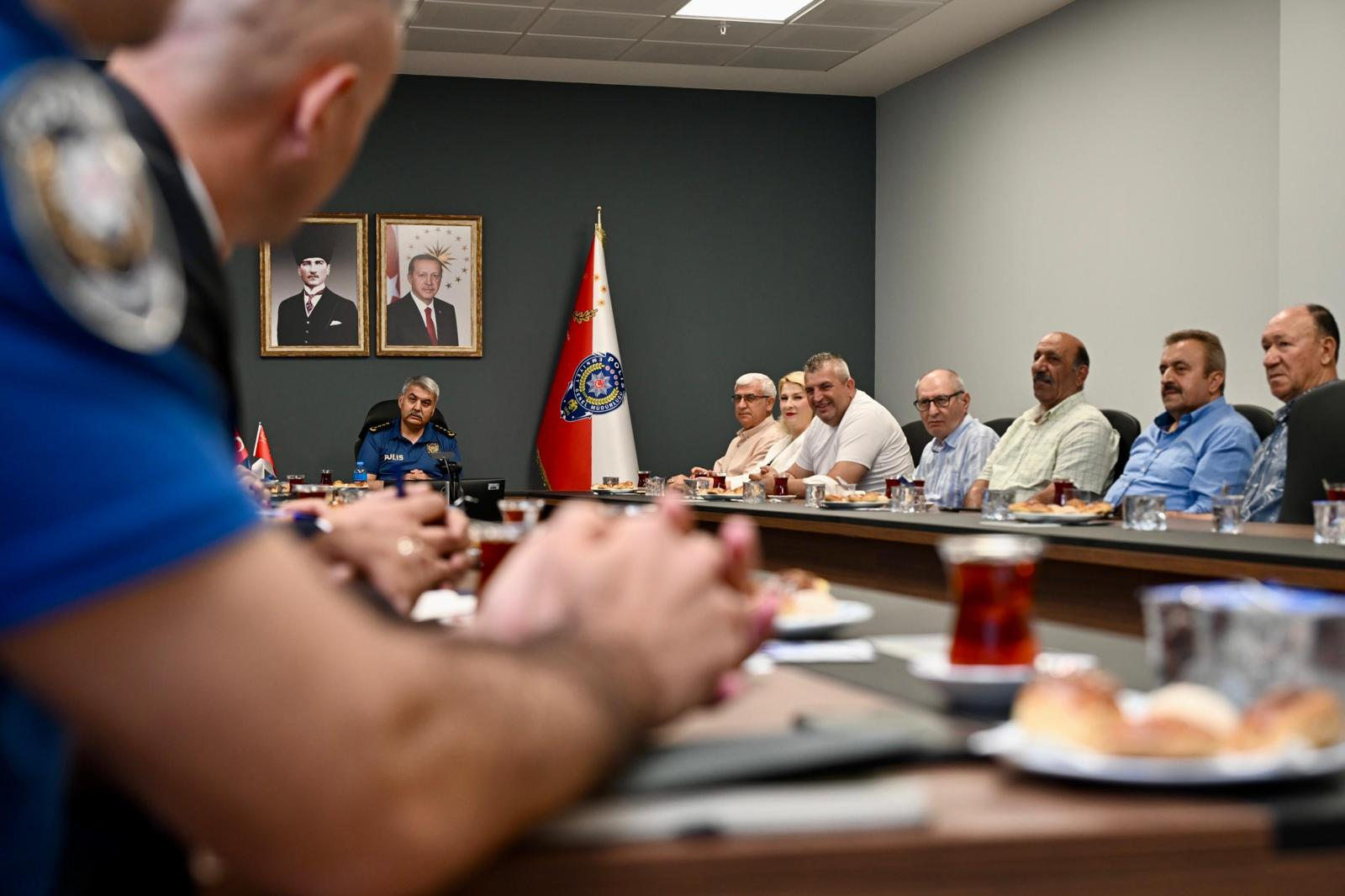 Yalova’da Güvenlik Masaya Yatırıldı: İl Emniyet Müdürü Yılmaz Delen Muhtarlarla Bir Araya Geldi