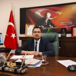 Yalova’da Başhekim Tartışmaları Gündemde: Doç. Dr. Hasan Ergenç’in Görev Süresi Üzerine Değerlendirmeler Sürüyor 23 Yalova’da Başhekim Tartışmaları Gündemde: Doç. Dr. Hasan Ergenç’in Görev Süresi Üzerine Değerlendirmeler Sürüyor