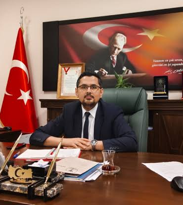 Yalova’da Başhekimlik Tartışmaları Gündemde: Doç. Dr. Hasan Ergenç’in Görevine Devam Etmesi Neden Önemli Görülüyor? 5 Yalova’da Başhekim Tartışmaları Gündemde: Doç. Dr. Hasan Ergenç’in Görev Süresi Üzerine Değerlendirmeler Sürüyor
