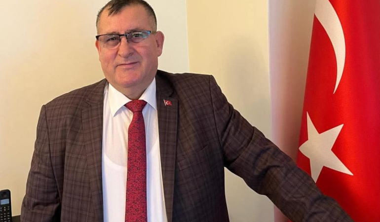 Yalova Güç Birliği Federasyonu’ndan 15 Temmuz’da Vatandaşlara Ekmek Arası Kavurma İkramı 1 Yalova Güç Birliği Federasyonu’ndan 15 Temmuz’da Vatandaşlara Ekmek Arası Kavurma İkramı