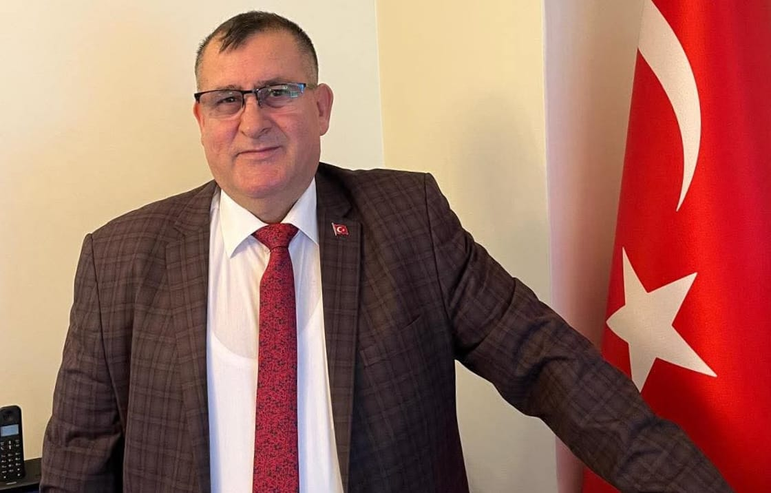 Yalova Güç Birliği Federasyonu’ndan 15 Temmuz’da Vatandaşlara Ekmek Arası Kavurma İkramı 5 Yalova Güç Birliği Federasyonu’ndan 15 Temmuz’da Vatandaşlara Ekmek Arası Kavurma İkramı