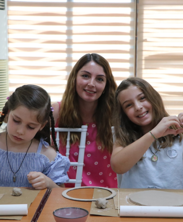 Çiftlikköy’de Minik Eller Seramikle Buluştu: Yaz Atölyelerinde Yaratıcılık ve Eğlence Bir Arada