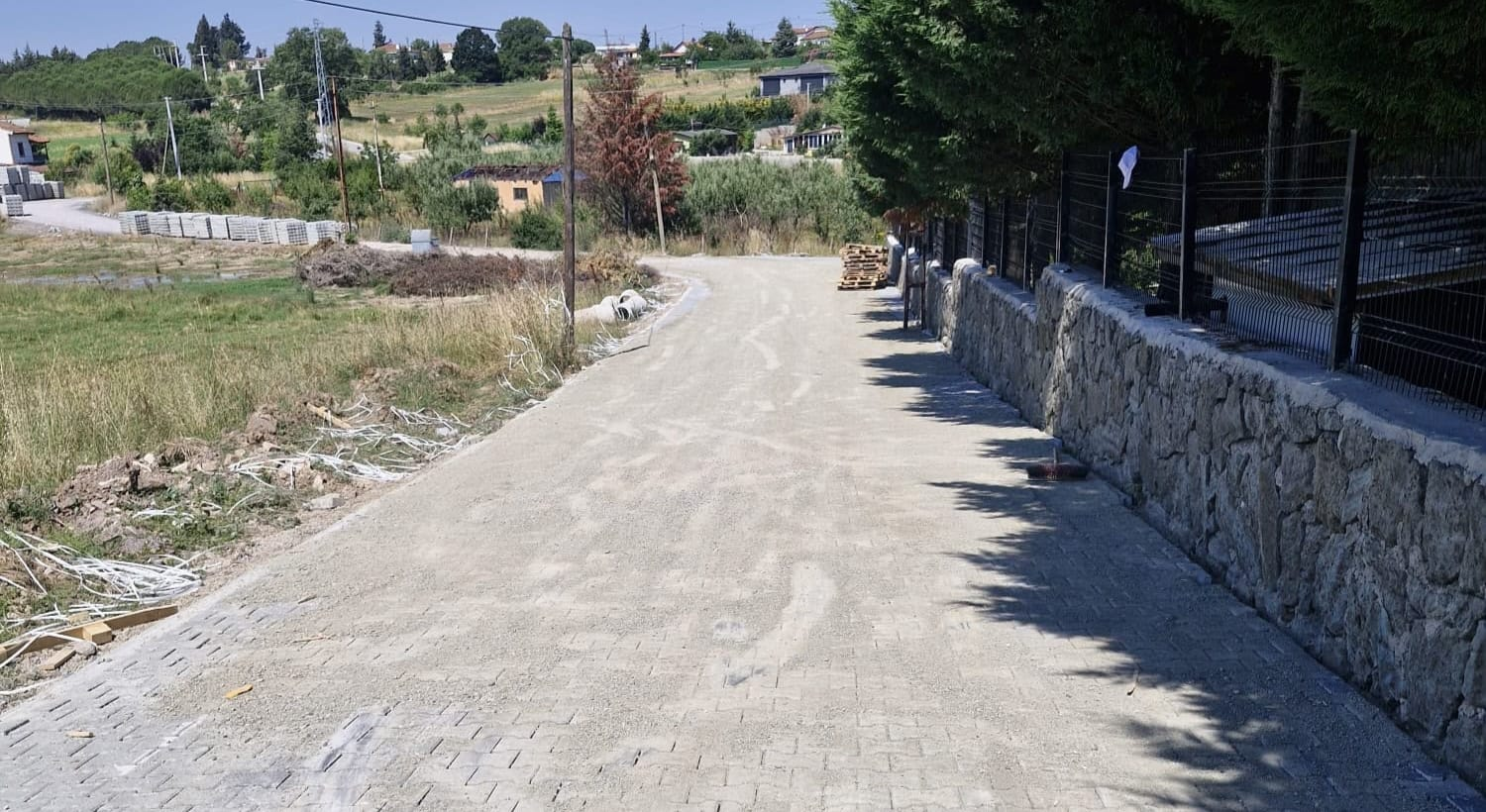 Yalova’da Kırsal Ulaşım Hamlesi: İl Özel İdaresi 29 Noktada 40 Bin Metrekare Kilitli Parke Çalışması Yürütüyor
