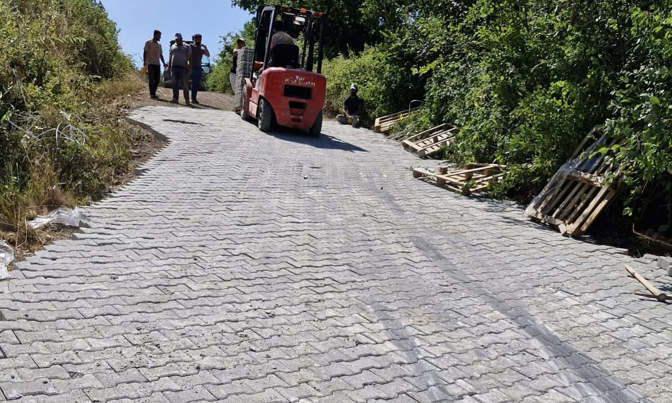 Yalova’da Kırsal Ulaşım Hamlesi: İl Özel İdaresi 29 Noktada 40 Bin Metrekare Kilitli Parke Çalışması Yürütüyor 5 Yalova’da Kırsal Ulaşım Hamlesi: İl Özel İdaresi 29 Noktada 40 Bin Metrekare Kilitli Parke Çalışması Yürütüyor