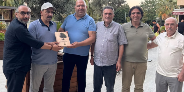 Hamdi Ulukaya, Mahmut Ulukaya ve Recep Cemil Tanguroğlu’na ORÇEM’den Onur ve Dayanışma Plaketi 3 Orman ve Çevre Muhafızları Derneği’nden Anlamlı Vefa Projesi: Dişbudak Ağacından Özel Plaketlerle Doğa Dostlarına Teşekkür