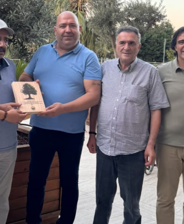 Hamdi Ulukaya, Mahmut Ulukaya ve Recep Cemil Tanguroğlu’na ORÇEM’den Onur ve Dayanışma Plaketi 2 Orman ve Çevre Muhafızları Derneği’nden Anlamlı Vefa Projesi: Dişbudak Ağacından Özel Plaketlerle Doğa Dostlarına Teşekkür