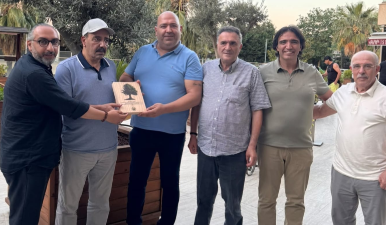 Orman ve Çevre Muhafızları Derneği’nden Anlamlı Vefa Projesi: Dişbudak Ağacından Özel Plaketlerle Doğa Dostlarına Teşekkür
