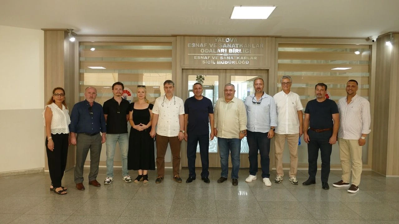 Yalova Gazeteciler Cemiyeti’nden YESOB Başkanı Mustafa Bozkurt’a Ziyaret: “Doğru Habercilik ve Meslek Yasası” Gündemde 5 Yalova Gazeteciler Cemiyeti’nden YESOB Başkanı Mustafa Bozkurt’a Ziyaret: “Doğru Habercilik ve Meslek Yasası” Gündemde