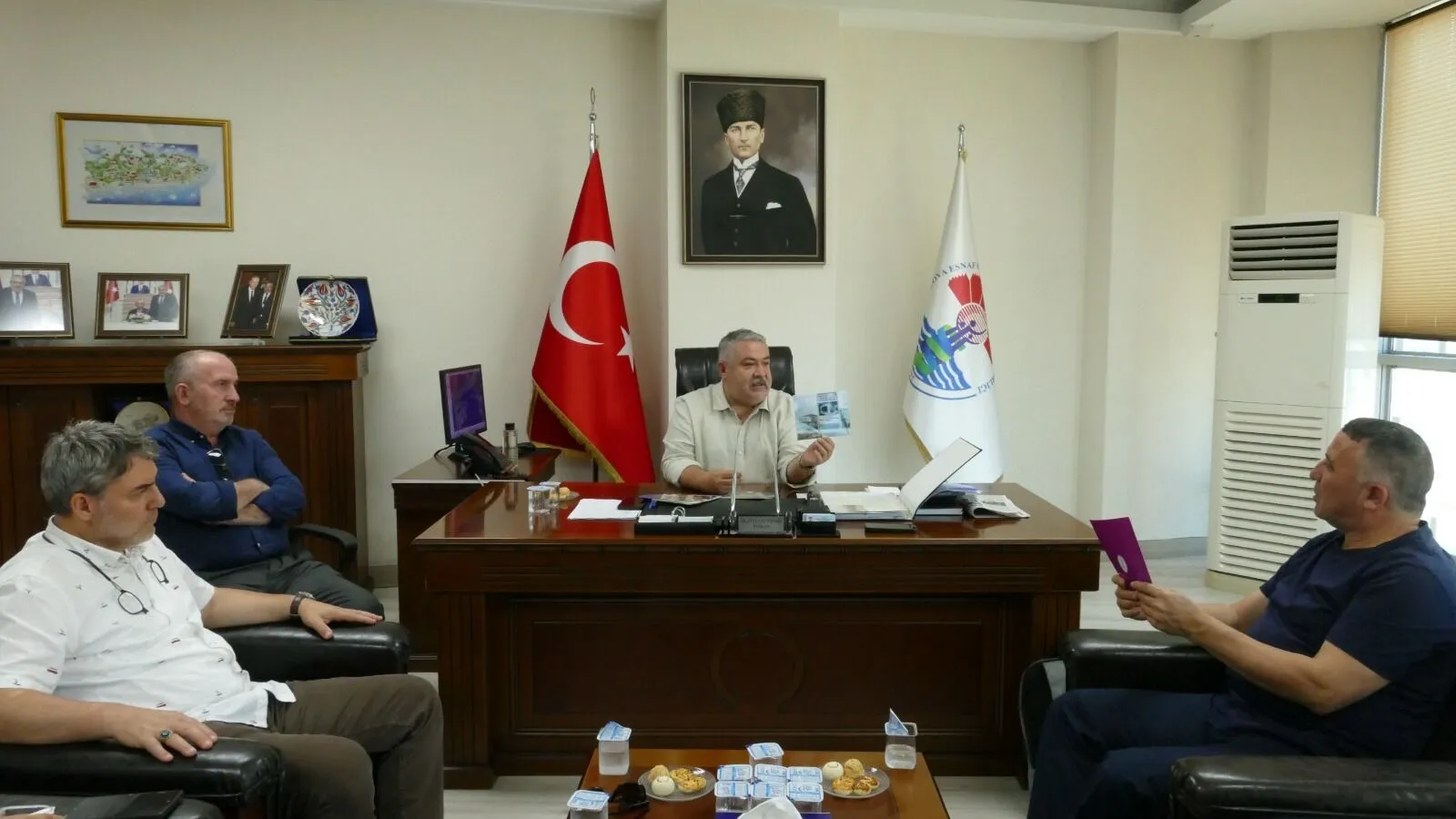 Yalova Gazeteciler Cemiyeti’nden YESOB Başkanı Mustafa Bozkurt’a Ziyaret: “Doğru Habercilik ve Meslek Yasası” Gündemde 4 Yalova Gazeteciler Cemiyeti’nden YESOB Başkanı Mustafa Bozkurt’a Ziyaret: “Doğru Habercilik ve Meslek Yasası” Gündemde