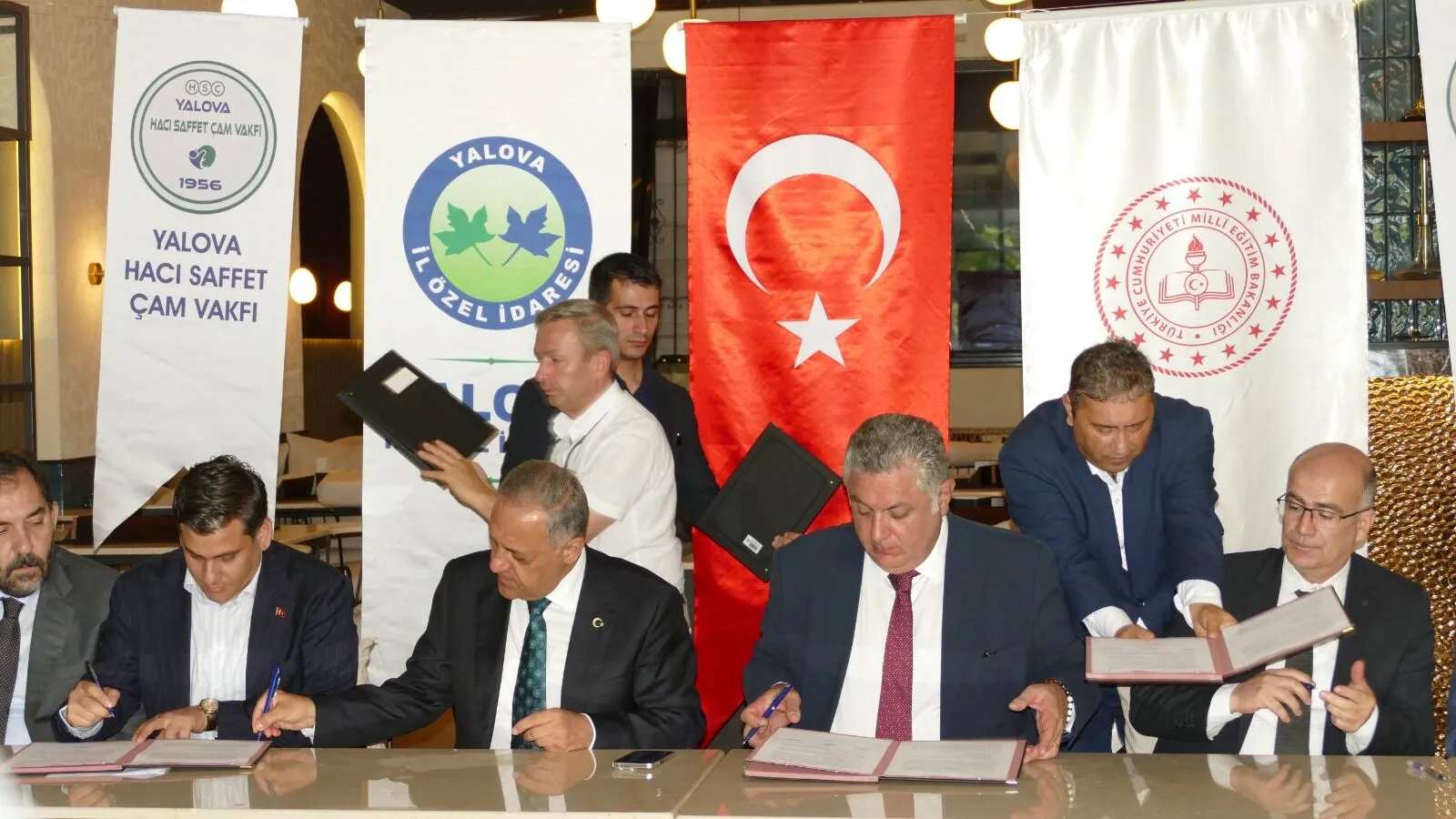 Yalova’da Saffet Çam Ortaokulu İçin Tarihi Adım: Yeniden Yapım Protokolü İmzalandı
