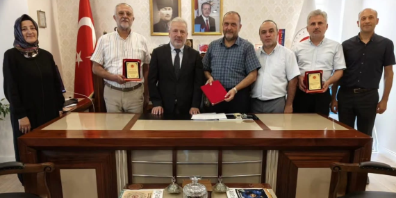 Yalova İl Müftülüğü'nde Veda Töreni: Tayin Olan Yöneticilere Hizmet Plaketi Takdim Edildi 24 Yalova İl Müftülüğü'nde Veda Töreni: Tayin Olan Yöneticilere Hizmet Plaketi Takdim Edildi