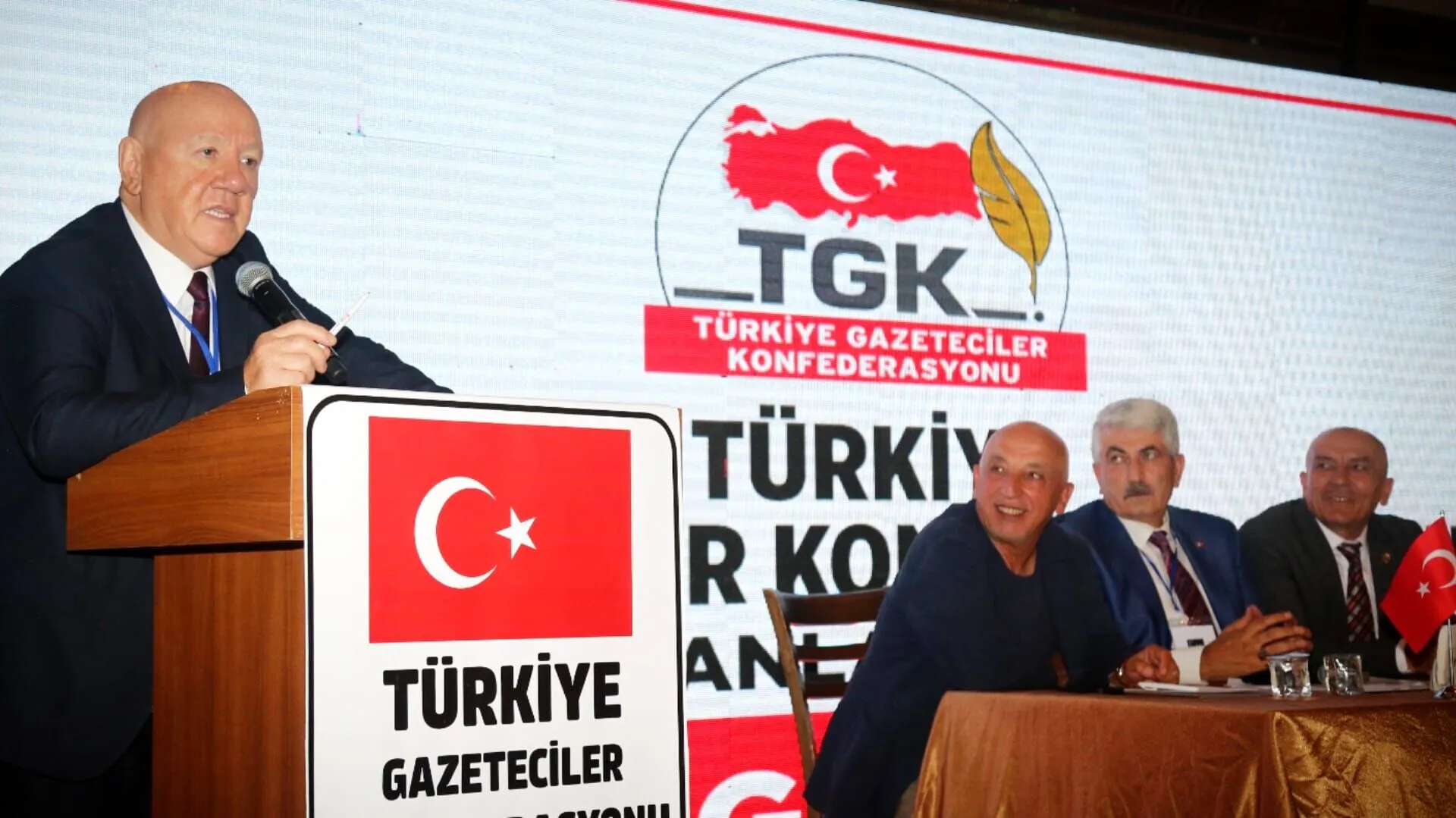 TGK'dan Basın Meslek Yasası İçin Tarihi Adım: Gazetecilerin Haklarını Güçlendirecek Taslak Son Aşamaya Geldi 6 TGK'dan Basın Meslek Yasası İçin Tarihi Adım: Gazetecilerin Haklarını Güçlendirecek Taslak Son Aşamaya Geldi
