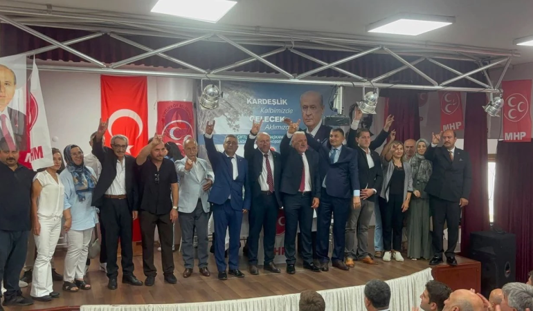 MHP Çiftlikköy İlçe Başkanlığı'nda Devir Teslim: Ahmet Savaş Öztürk İlçe Başkanı Seçildi 25 MHP Çiftlikköy İlçe Başkanlığı'nda Devir Teslim: Ahmet Savaş Öztürk İlçe Başkanı Seçildi