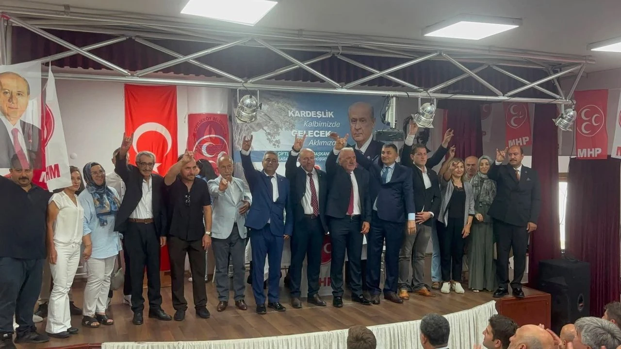 MHP Çiftlikköy İlçe Başkanlığı'nda Devir Teslim: Ahmet Savaş Öztürk İlçe Başkanı Seçildi 3 MHP Çiftlikköy İlçe Başkanlığı'nda Devir Teslim: Ahmet Savaş Öztürk İlçe Başkanı Seçildi