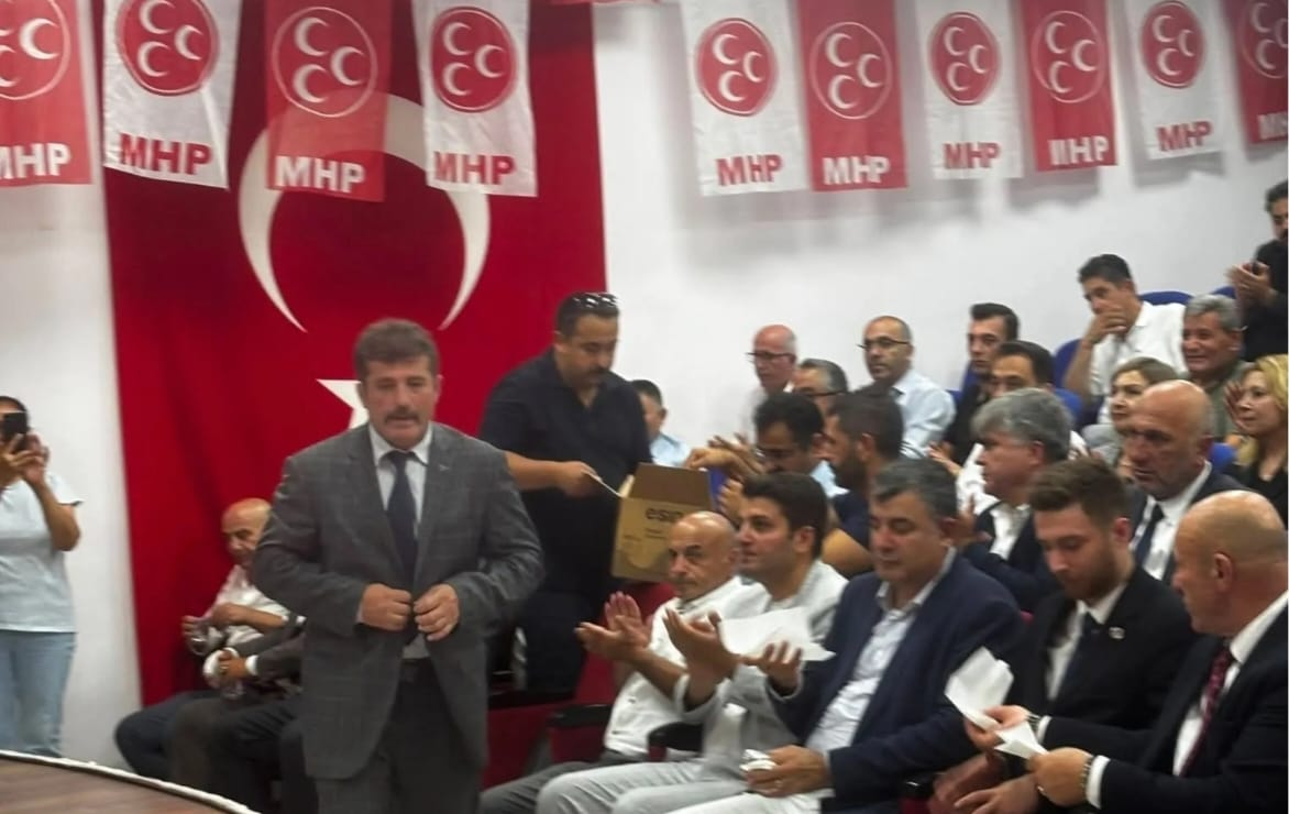 MHP Çiftlikköy İlçe Başkanlığı'nda Devir Teslim: Ahmet Savaş Öztürk İlçe Başkanı Seçildi 7 MHP Çiftlikköy İlçe Başkanlığı'nda Devir Teslim: Ahmet Savaş Öztürk İlçe Başkanı Seçildi