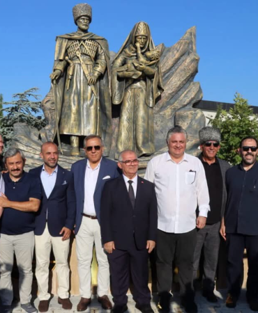 Yalova'da 21 Mayıs 1864 Kafkas Sürgünü Anıtı Törenle Açıldı: Sürgün Kurbanları Dualarla Anıldı 2 Yalova'da 21 Mayıs 1864 Kafkas Sürgünü Anıtı Törenle Açıldı: Sürgün Kurbanları Dualarla Anıldı