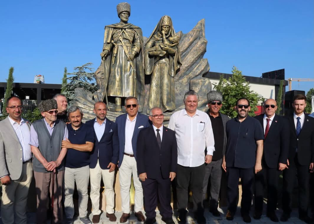 Yalova'da 21 Mayıs 1864 Kafkas Sürgünü Anıtı Törenle Açıldı: Sürgün Kurbanları Dualarla Anıldı 11 Yalova'da 21 Mayıs 1864 Kafkas Sürgünü Anıtı Törenle Açıldı: Sürgün Kurbanları Dualarla Anıldı