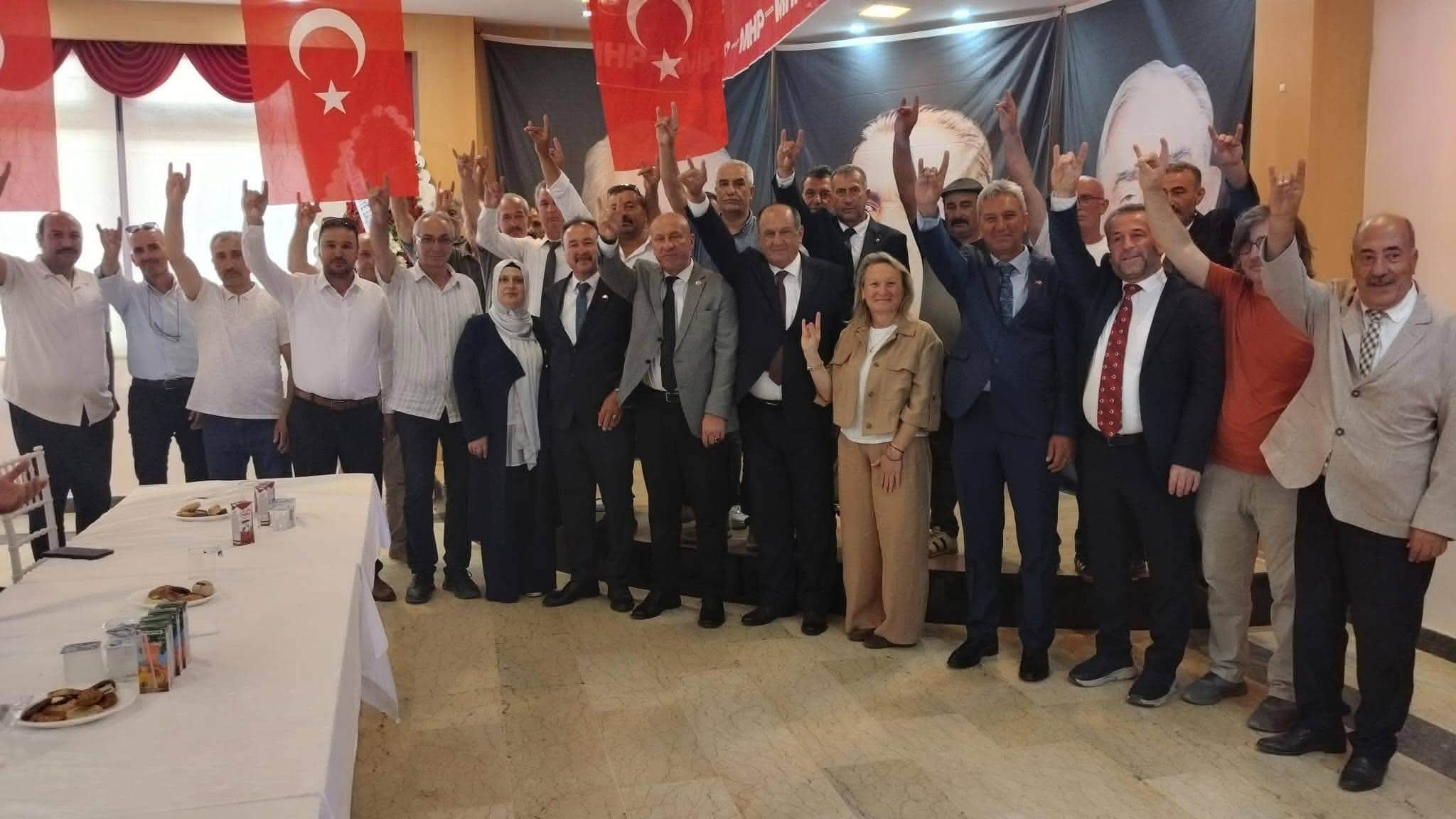 MHP Altınova İlçe Kongresi Tamamlandı: Ramazan Uysal Güven Tazeledi 8 MHP Altınova İlçe Kongresi Tamamlandı: Ramazan Uysal Güven Tazeledi
