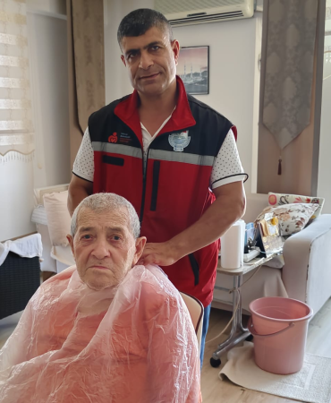 YALOVA BELEDİYESİ'NİN EVDE BAKIM HİZMETLERİ YAŞLILARIN YÜZÜNÜ GÜLDÜRÜYOR