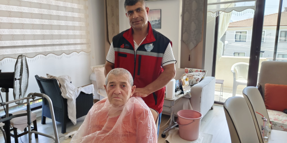 YALOVA BELEDİYESİ'NİN EVDE BAKIM HİZMETLERİ YAŞLILARIN YÜZÜNÜ GÜLDÜRÜYOR 14 YALOVA BELEDİYESİ'NİN EVDE BAKIM HİZMETLERİ YAŞLILARIN YÜZÜNÜ GÜLDÜRÜYOR