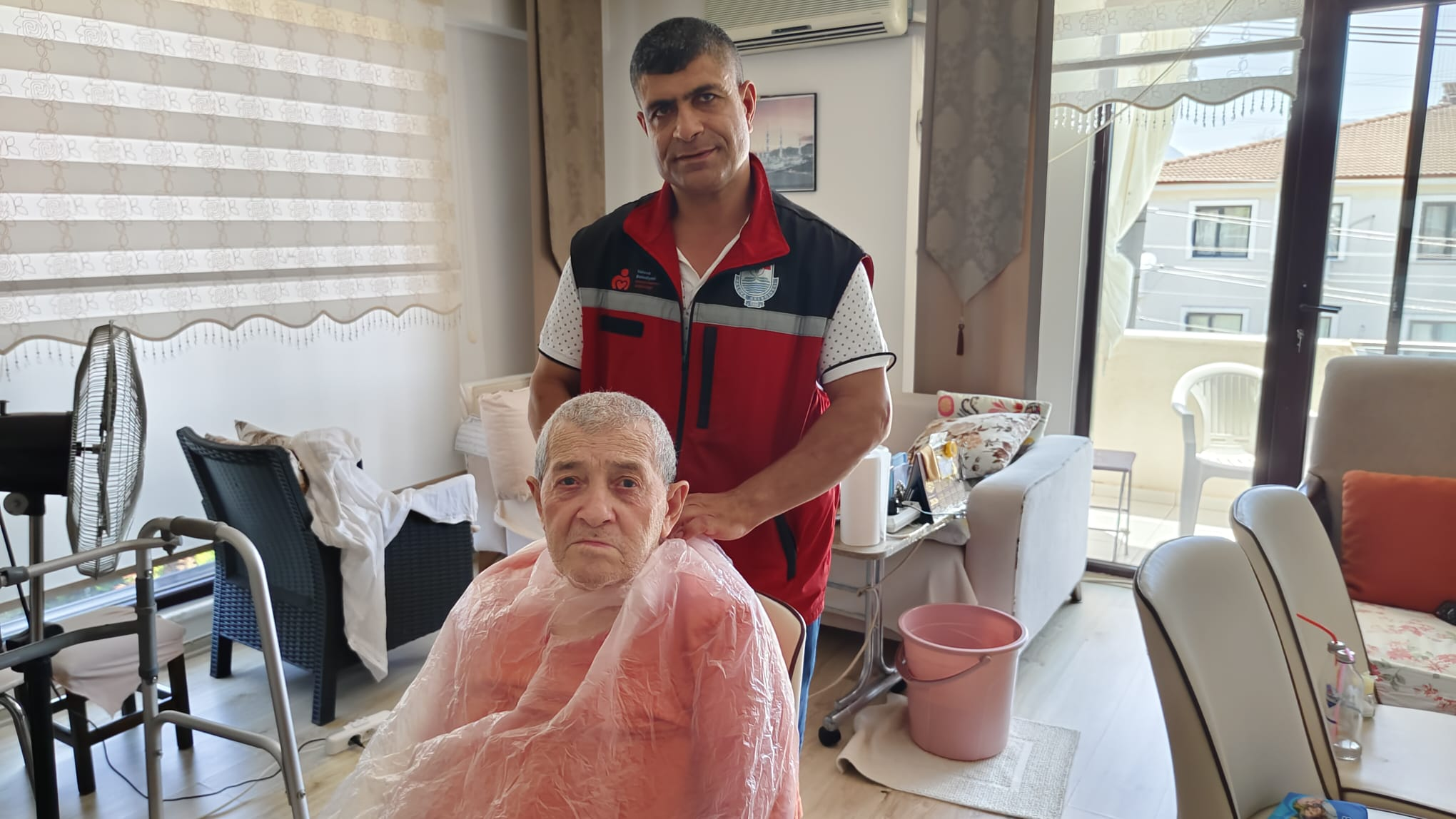 YALOVA BELEDİYESİ'NİN EVDE BAKIM HİZMETLERİ YAŞLILARIN YÜZÜNÜ GÜLDÜRÜYOR 2 YALOVA BELEDİYESİ'NİN EVDE BAKIM HİZMETLERİ YAŞLILARIN YÜZÜNÜ GÜLDÜRÜYOR