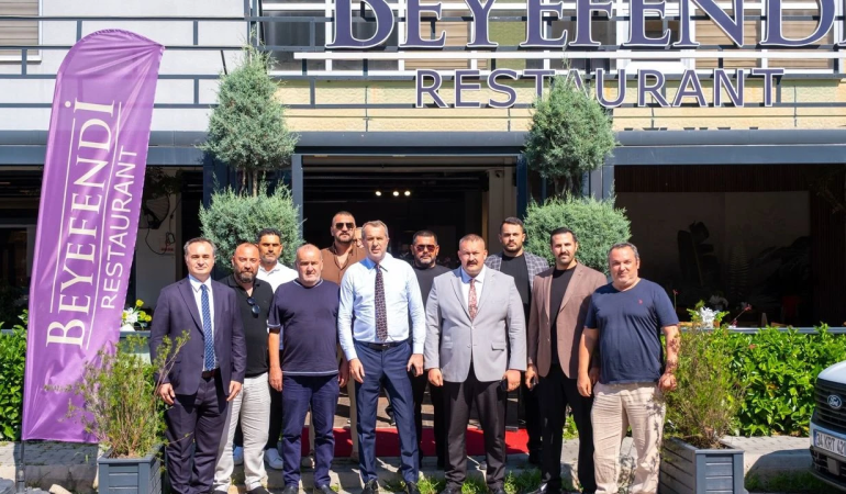 Saffet Sancaklı'dan Yalova'daki Beyefendi Restaurant'a Anlamlı Ziyaret: "Yalova'ya Değer Katacak Bir Yatırım" 1 Saffet Sancaklı'dan Yalova'daki Beyefendi Restaurant'a Anlamlı Ziyaret: "Yalova'ya Değer Katacak Bir Yatırım"