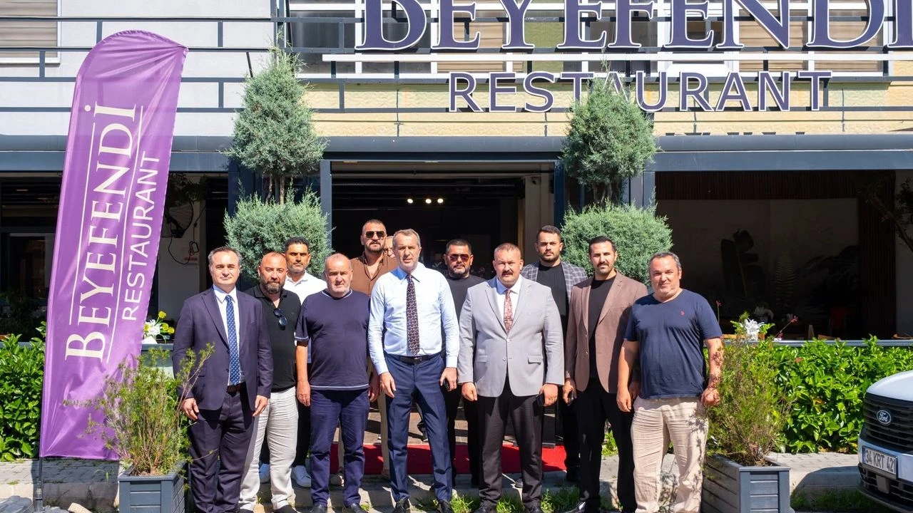 Saffet Sancaklı'dan Yalova'daki Beyefendi Restaurant'a Anlamlı Ziyaret: "Yalova'ya Değer Katacak Bir Yatırım" 4 Saffet Sancaklı'dan Yalova'daki Beyefendi Restaurant'a Anlamlı Ziyaret: "Yalova'ya Değer Katacak Bir Yatırım"