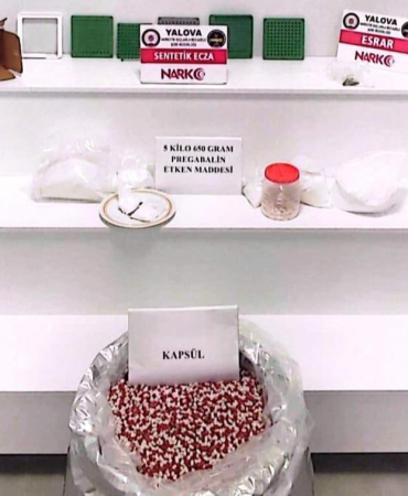 Yalova'da Dev Uyuşturucu Operasyonu! 100 Bin Hap Kapsülü ve Kilolarca Uyuşturucu Ele Geçirildi 9 Yalova'da Dev Uyuşturucu Operasyonu! 100 Bin Hap Kapsülü ve Kilolarca Uyuşturucu Ele Geçirildi