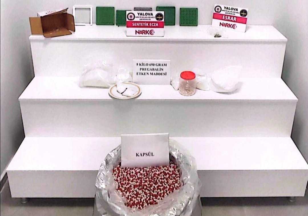 Yalova'da Dev Uyuşturucu Operasyonu! 100 Bin Hap Kapsülü ve Kilolarca Uyuşturucu Ele Geçirildi 2 Yalova'da Dev Uyuşturucu Operasyonu! 100 Bin Hap Kapsülü ve Kilolarca Uyuşturucu Ele Geçirildi