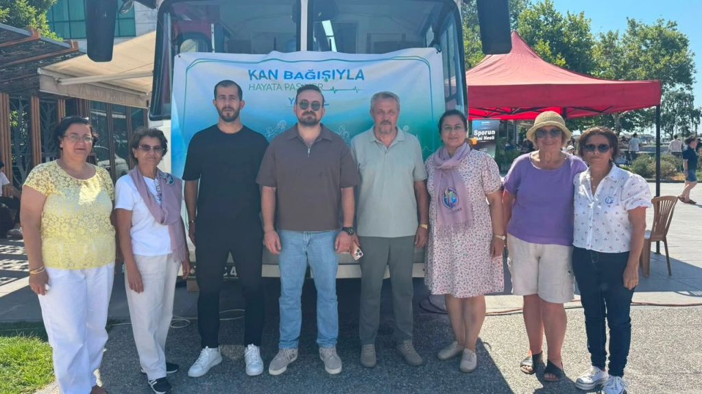 Yalova'da "Kan Bağışıyla Hayata Pas Ver" Etkinliği Büyük İlgi Gördü: Kazanan Hayat Oldu