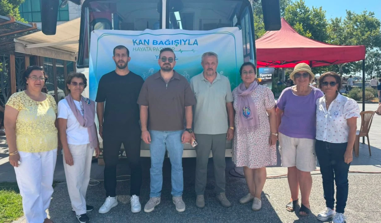 Yalova'da "Kan Bağışıyla Hayata Pas Ver" Etkinliği Büyük İlgi Gördü: Kazanan Hayat Oldu 6 Yalova'da "Kan Bağışıyla Hayata Pas Ver" Etkinliği Büyük İlgi Gördü: Kazanan Hayat Oldu