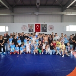 Yalova Belediyesi Spor Kulübü Güreşçilerinden Madalya Yağmuru: İl Seçmelerine 23 Madalya ile Damga Vurdular 28 Yalova Belediyesi Spor Kulübü Güreşçilerinden Madalya Yağmuru: İl Seçmelerine 23 Madalya ile Damga Vurdular