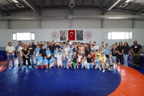 Yalova Belediyesi Spor Kulübü Güreşçilerinden Madalya Yağmuru: İl Seçmelerine 23 Madalya ile Damga Vurdular 53 Yalova Belediyesi Spor Kulübü Güreşçilerinden Madalya Yağmuru: İl Seçmelerine 23 Madalya ile Damga Vurdular