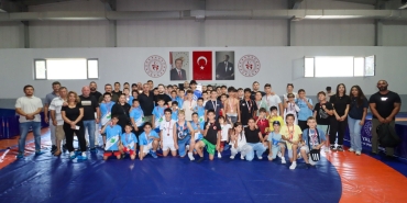 Yalova Belediyesi Spor Kulübü Güreşçilerinden Madalya Yağmuru: İl Seçmelerine 23 Madalya ile Damga Vurdular 8 Yalova Belediyesi Spor Kulübü Güreşçilerinden Madalya Yağmuru: İl Seçmelerine 23 Madalya ile Damga Vurdular