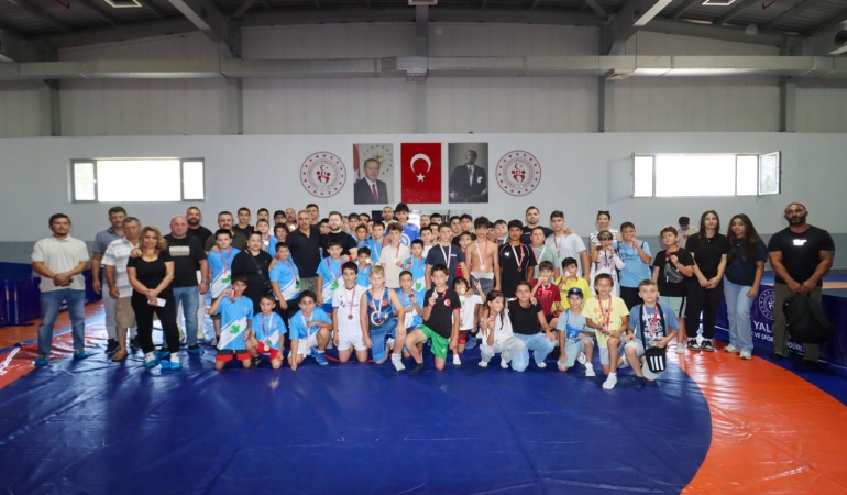 Yalova Belediyesi Spor Kulübü Güreşçilerinden Madalya Yağmuru: İl Seçmelerine 23 Madalya ile Damga Vurdular 6 Yalova Belediyesi Spor Kulübü Güreşçilerinden Madalya Yağmuru: İl Seçmelerine 23 Madalya ile Damga Vurdular