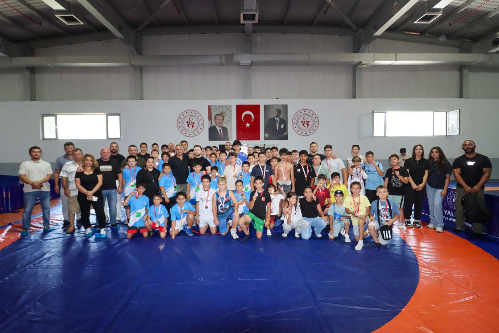 Yalova Belediyesi Spor Kulübü Güreşçilerinden Madalya Yağmuru: İl Seçmelerine 23 Madalya ile Damga Vurdular 8 Yalova Belediyesi Spor Kulübü Güreşçilerinden Madalya Yağmuru: İl Seçmelerine 23 Madalya ile Damga Vurdular